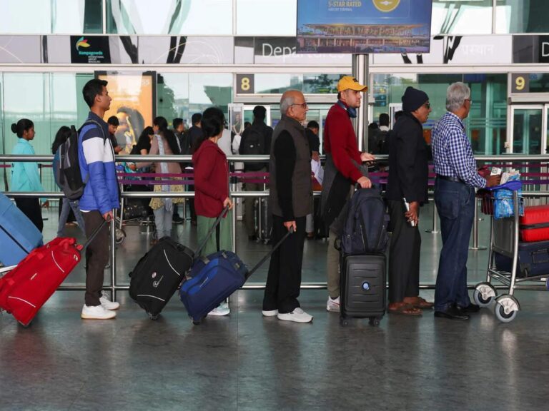 Govt Cuts Airport Charges by 25% to Support Airlines Amid Rising Fuel Costs