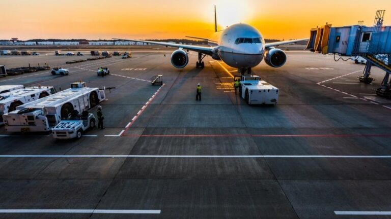 global aviation industry fuel crisis airport aircraft operations