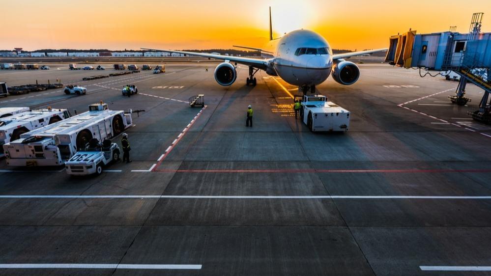 global aviation industry fuel crisis airport aircraft operations