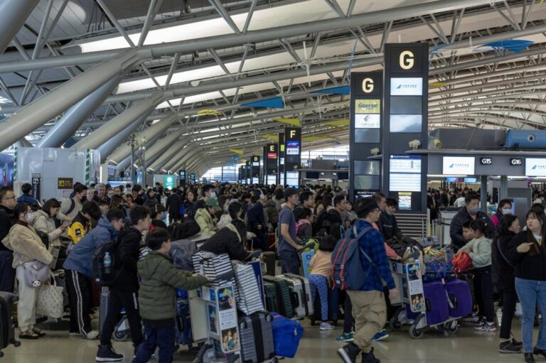 Japan tourism surges as yen weakens
