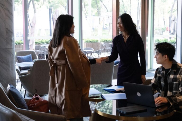 Work meets wanderlust 🌍—bleisure travel is reshaping corporate tourism.