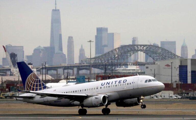 United Airlines expands into Asia